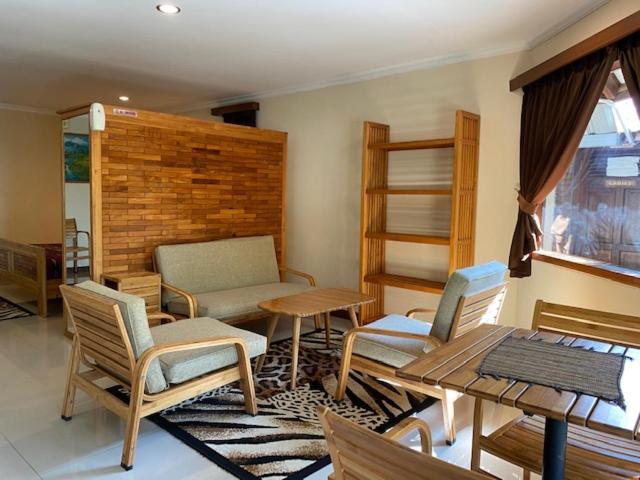 Jepara Marina Beach Bungalows Extérieur photo