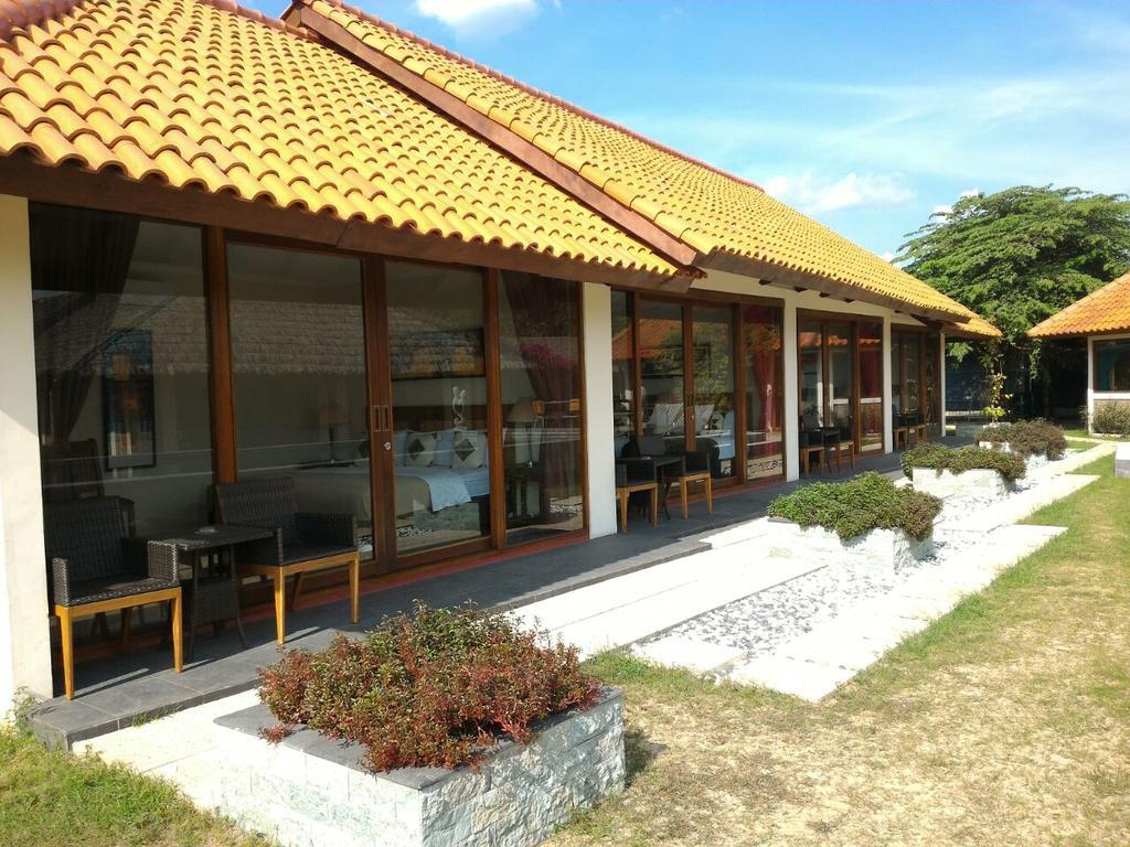 Jepara Marina Beach Bungalows Extérieur photo