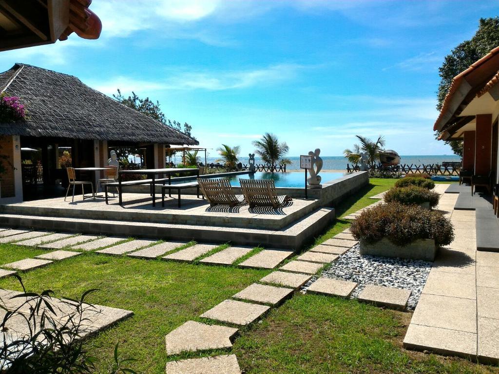 Jepara Marina Beach Bungalows Extérieur photo
