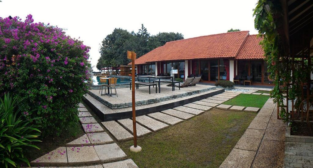 Jepara Marina Beach Bungalows Extérieur photo